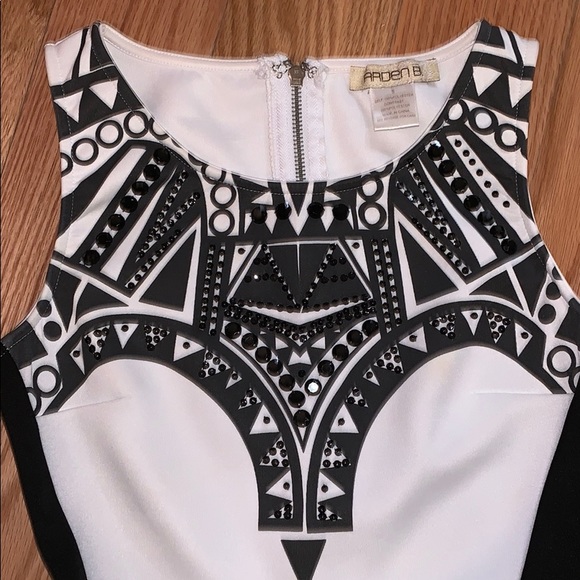 Black and white peplum top - Picture 3 of 3